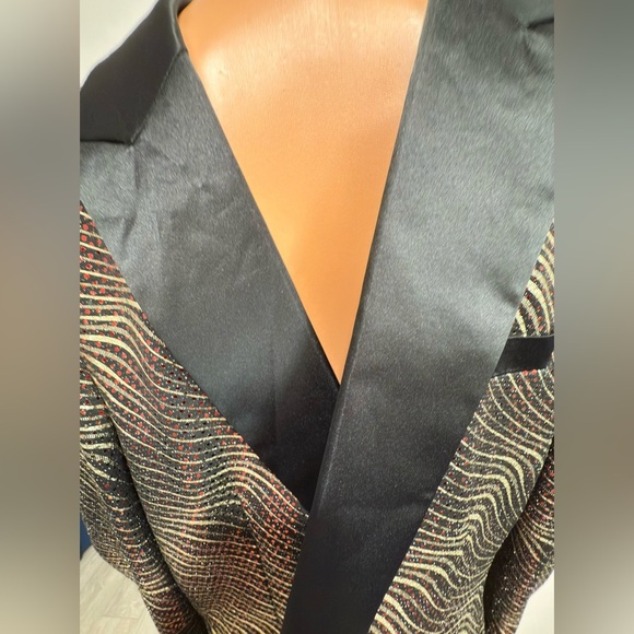 Elegant Black and Red Patterned Blazer - Picture 11 of 15